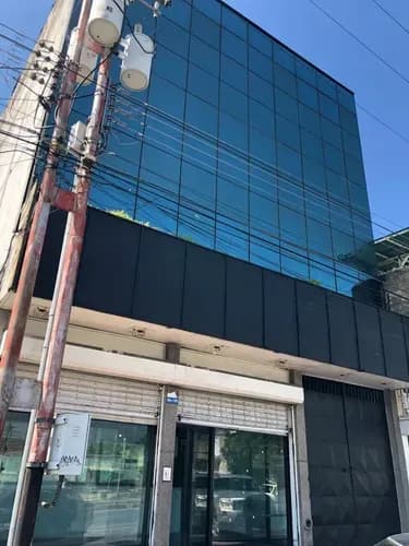 En Alquiler Edificio En La Avenida Constitución Oeste. Yb22