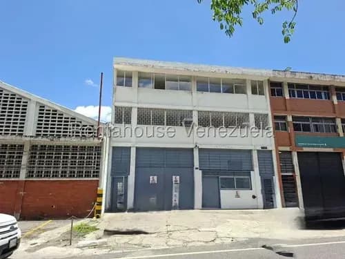 Local Industrial En Alquiler En Chacao, Ideal Para Taller Mecánico O Depósito Listo Para Empezar Tu Negocio Mls #26-20747 Bm