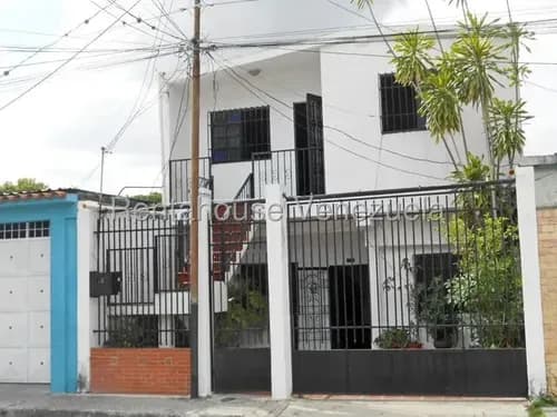 Y-c | Espectacular Y Ampliacasa Quinta En Excelente Estado De Conservacion, Semi Amoblada Venta En Parroquia Juan De Villegas, Barquisimeto Cod 26-4588