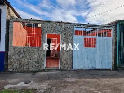 Se Vende Casa en la Av. Orinoco con Av. Juncal– Zona Centro. Maturin