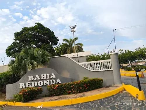 Bello Apartamento, Totalmente Amoblado, Con Vista Al Mar, Marina Internacional Incorporada, Caminerias Alrededor Del Malecon.