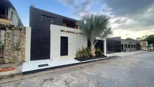 Mml Cod: 331763 Casa En Venta Trigal Centro, Remodelada, 295.000$ Clientes Directos