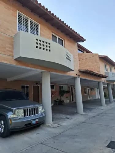 Ad, En Venta Townhouse De Ubicado En Mañongo, Naguanagua. Res. Villas Menhir