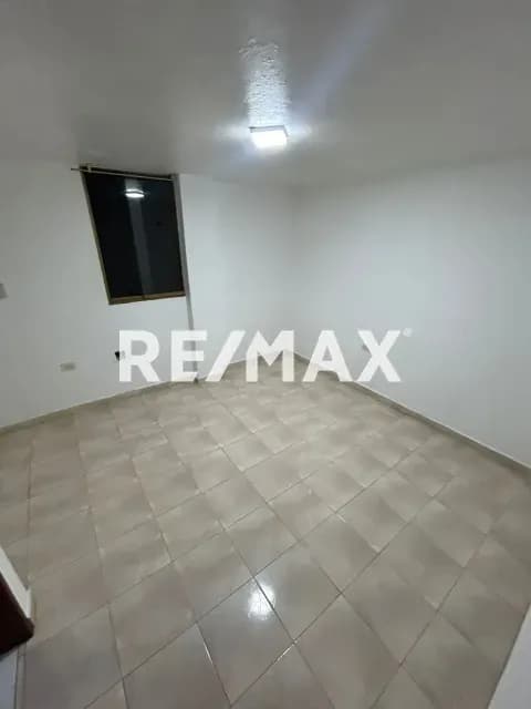 SE ALQUILA APARTAMENTO EN PIRINEOS 2