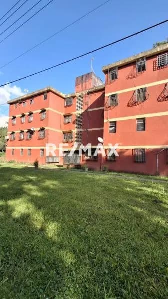 SE VENDE APARTAMENTO EN PIRENOS 2