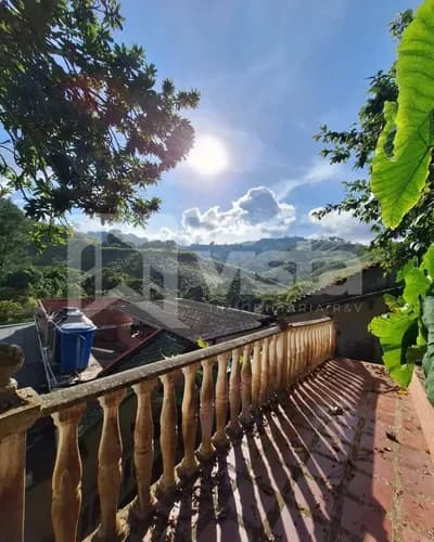 Casa En Venta, Ubicada En La Urb. Los Duraznos, Vía Lagunetica, Los Teques, Edo. Miranda.