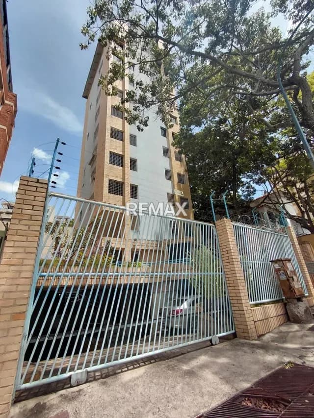 ALQUILER DE APARTAMENTO EN LA URB. LOS CAOBOS