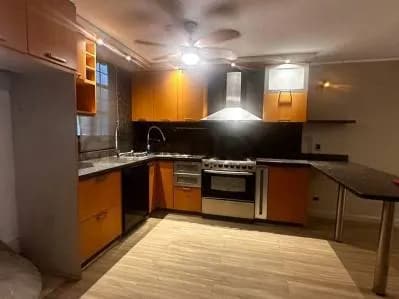 Venta de Hermoso Town House Triple en La Urbanización las Terrazas