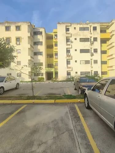 Mgb Te Ofrece: Apartamento En Paraparal Res Pomarrosa Municipio Los Guayos 65mtrs2