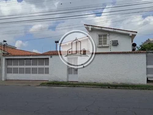 Vende O Alquila Hermosa Quinta De 02 Niveles Ubicada En La Urbanización Andrés Bello. 013jsc