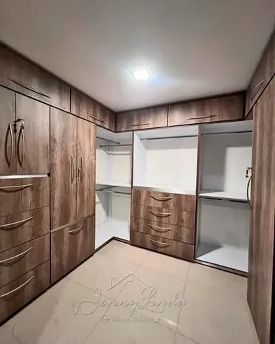 Venta Casa Metraje Total: 457,88 Mts El Castaño Frente Al Luxor Bosque Monique Maracay Aragua