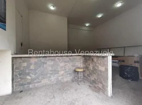 Daniela Linarez Alquila Edificio Con 2 Áreas Distribuidas En 7 Espacios Para Adecuar, 3 Baños, Ubicado En El Centro De Barquisimeto
