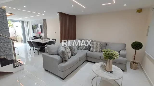 Venta de Moderno de Townhouse 100% Amoblado en El Rincón, Naguanagua