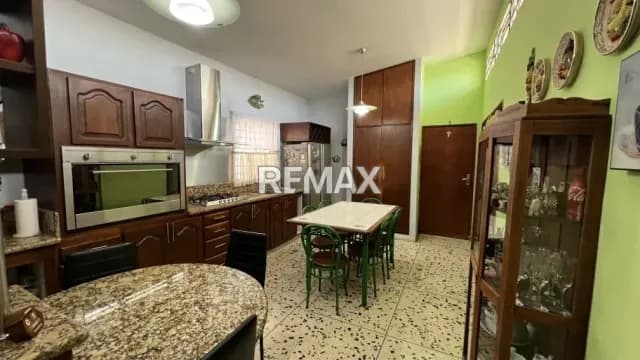 CASA EN CALLE CERRADA EN URBANIZACION CANTA CLARO