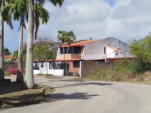 Oportunidad Multifuncional Con Alto Retorno De Inversión En La Urbanización Jorge Coll.