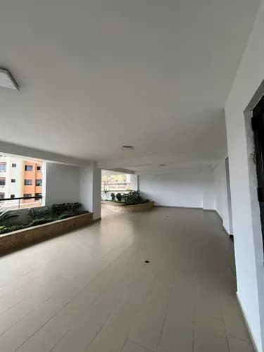 En Venta: Exclusivo Y Moderno Apartamento Completamente Equipado En Piso Bajo Con Pozo De Agua Y Vestier Residencias Altos Del Tepuy, Urbanización La Chimenea