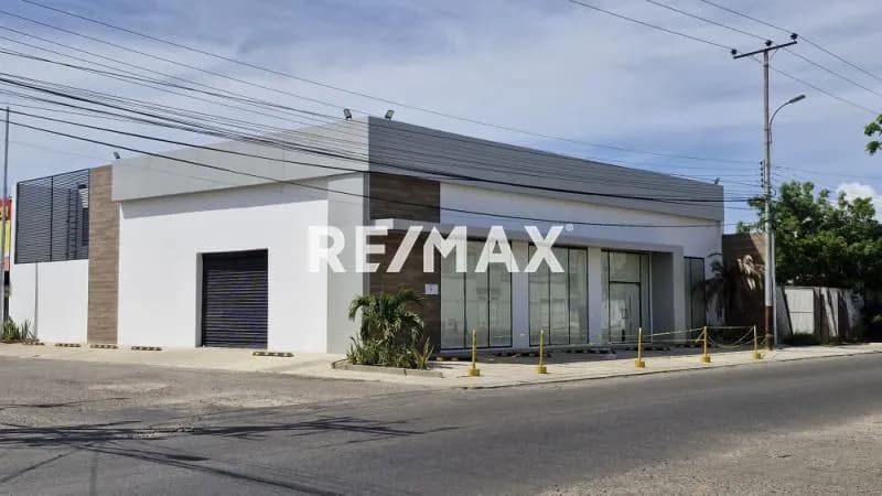 Local Comercial en Alquiler, Av. Ollarvides, Puerta Maraven.