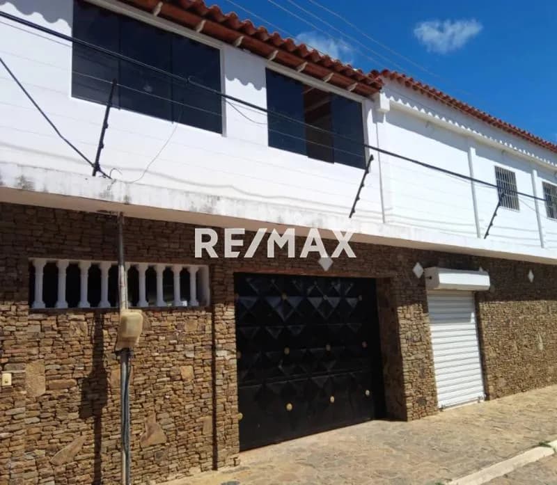 CASA IDEAL PARA INVERSION ESTRATEGICA, PROYECTO DE POSADA EN LA VECINDAD.