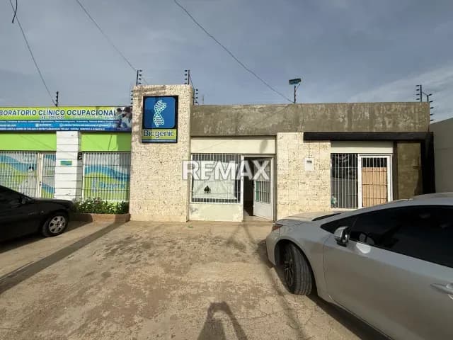 Se alquila local comercial. Av Ollarvides