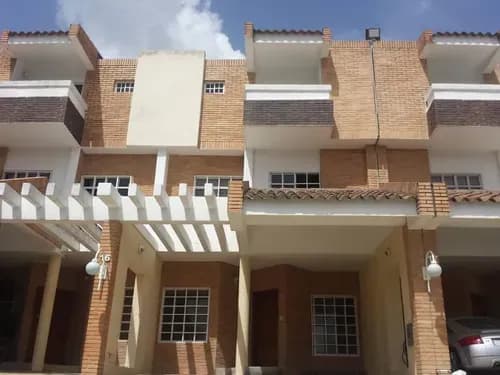 Ec Vende Townhouse En Urb. Trigal Norte, Resd. Monte Plata