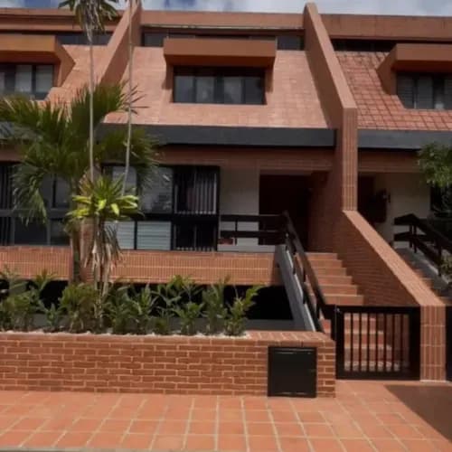Townhouse En Venta, Ubicado En La Trinidad