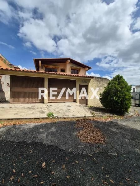 VENTA DE CASA QUINTA EN COLINAS DE LA CALIFORNIA PARA TERMINAR. EXCELETE OPORTUNIDAD DE INVERSION.