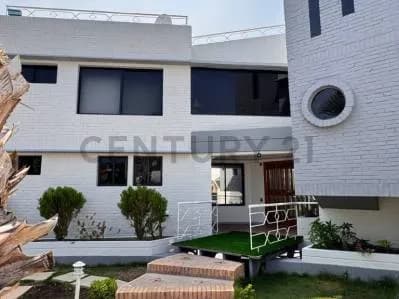 En venta amplia casas bote b