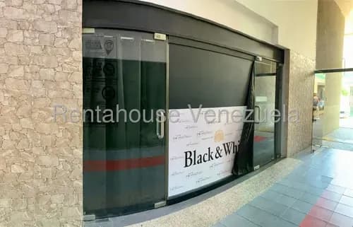 Dennymar, Vende Fondo De Comercio En Barquisimeto Zona Este, Cuenta Con Mobiliario, Con Planta Electrica, En Optimas Condiciones Comerciales. B5a9366.