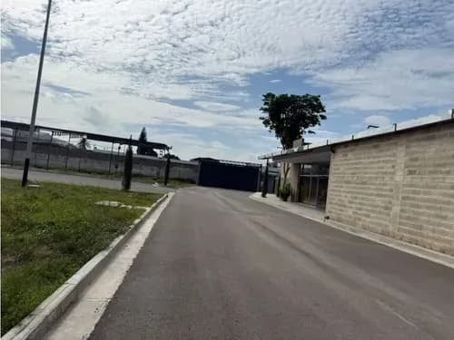 En Alquiler Terreno Ubicado En La Intercomunal Turmero-maracay