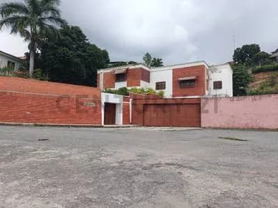 CASA EN VENTA URB. PRADOS DEL ESTE
