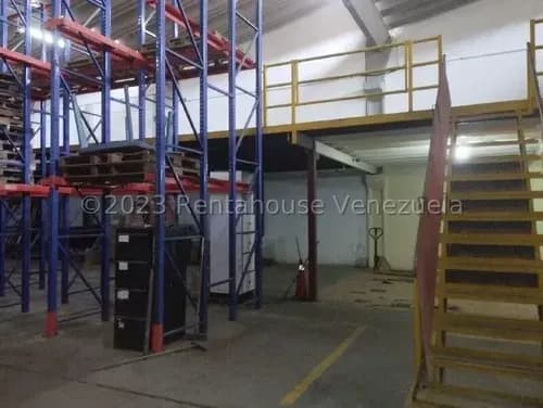 En Venta, Galpón De 1.124mts Útiles, Con Mezzanina Y Vigilancia Privada En Zona Industrial Ii Barquisimeto. Monica Carrasquel Asesor Inmobiliario