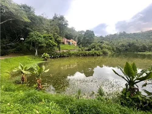 Se Vende Casa 380m2 Monteclaro Laguna - Los Teques 1700
