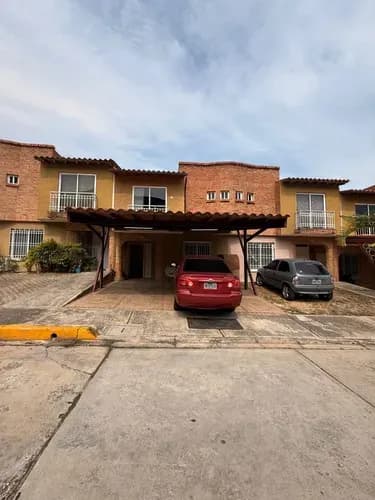 Grey Zuloaga De Inzitu Realtors Vende Townhouse En Mañongo Naguanagua Altos Del Rincón Solo Clientes Directos