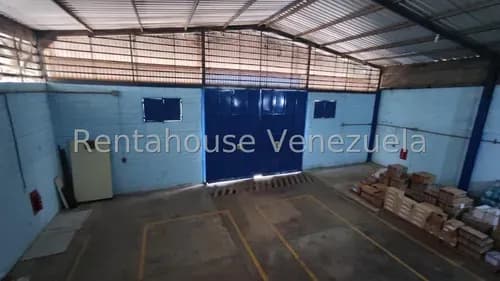 Diana Blanco Vende Amplio Galpón En Zona Industrial 2 De Barquisimeto, De Fácil Acceso, Servicios Al Día, Con Local, Depósitos, Oficinas
