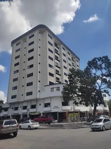 En Alquiler Oficina Ubicada En El C.c. Profesional El Parral, Urb. El Parral, Valencia, Estado Carabobo