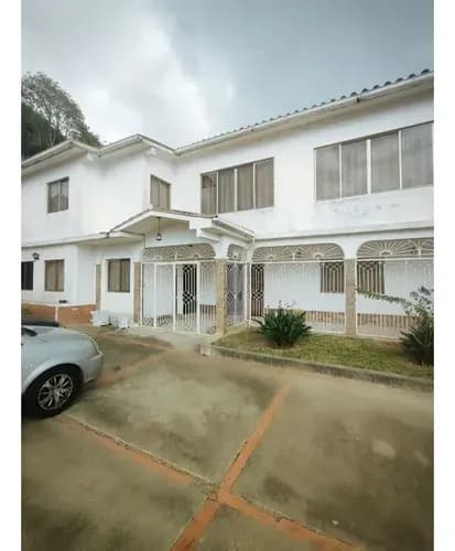 Casa 1881m2 De Terreno En Urb La Suiza San Antonio De Los Altos