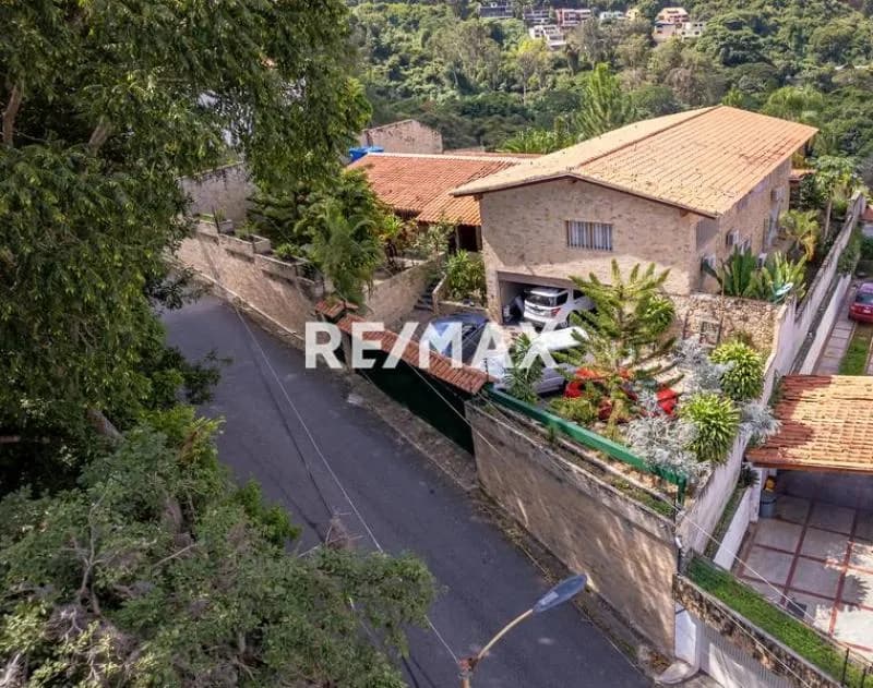 Hermosa casa en venta , Urb El Peñon 1000 M2