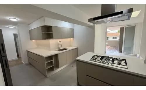 Pb Remodelado De 295 M2 Con Jardín Propio En El Cafetal (calle Ciega)