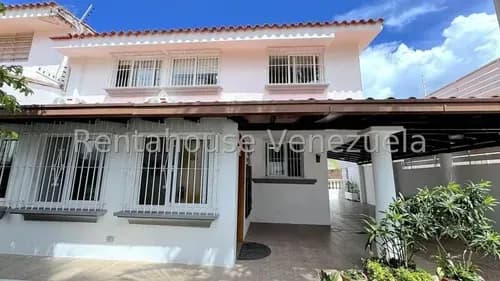 Agp Casa En Venta En Macaracuay, En Calle Cerrada, Listo Para Habitar 26-10630