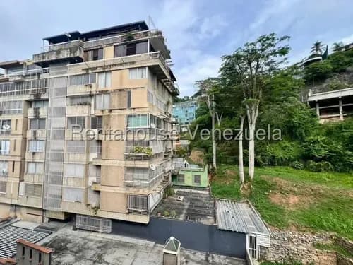 Venta De Centrico Apartamento En Las Mercedes 26-21475