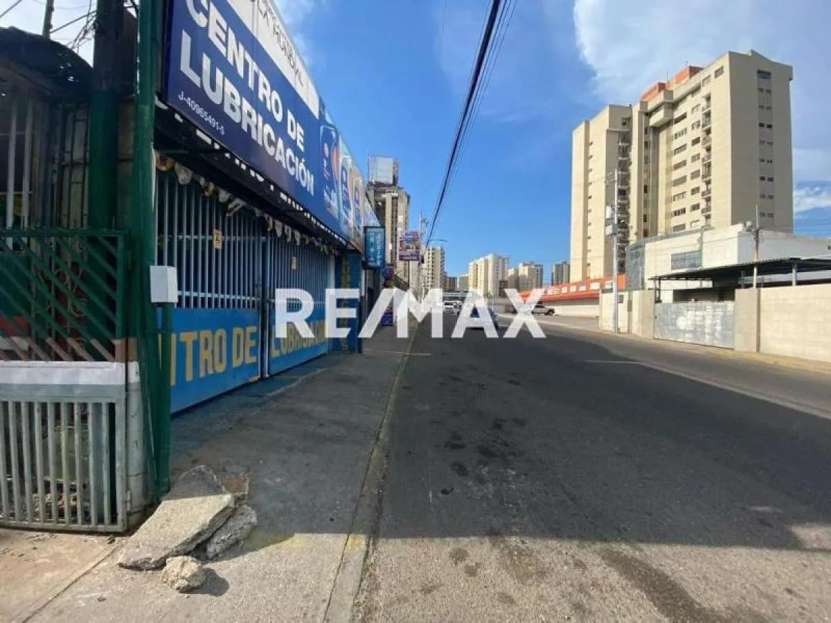VENDE GALPON EN 1 DE MAYO frente a ferreteria ronaca