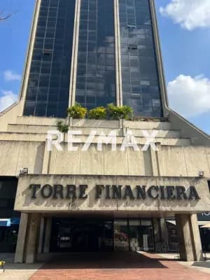 En Venta Oficina de 98 mts2 en la Torre Financiera en Colinas de Bello Monte