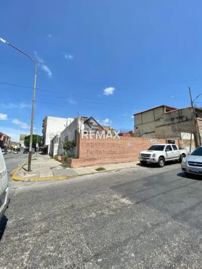 Terreno en venta en Carrera 19 con Calle 13, Barquisimeto, Iribarren, Lara, VEN - $600k