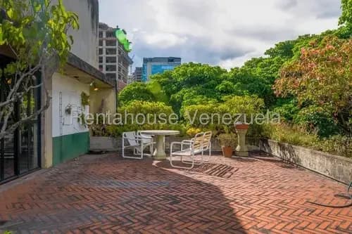 Tg Increíble Edificio De 1650 Mts2 En Venta De Uso Mixto, Cerca De Todo En Las Mercedes 26-5564 Ys