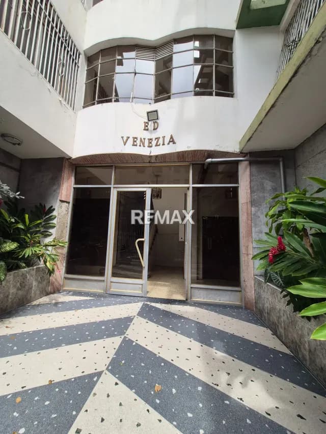 SE VENDE HERMOSO APARTAMENTO REMODELADO PISO 4 AVENIDA VICTORIA LAS ACACIAS. ETIQUETA VERDE.