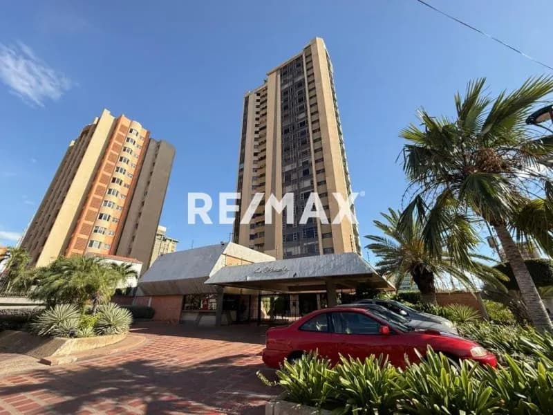 Apartamento Ubicado En La Residencia Alcazaba
