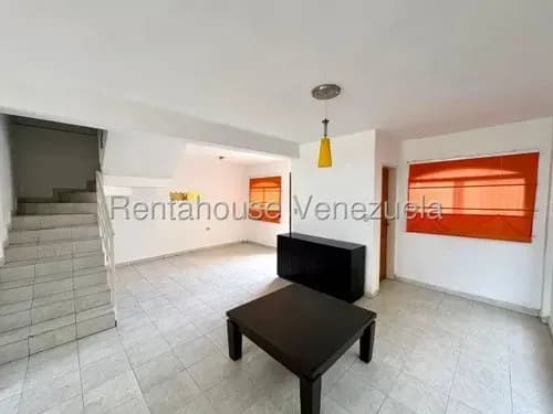 Inmuebles Milagros Nazareth Casa En Alquiler En Cabudare Lara Zona Centro. Codigo Del Inmueble 26-20722 Economica Residencial Economico