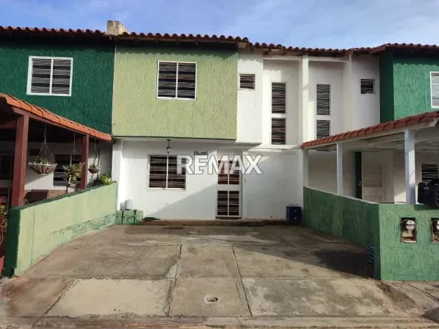 ESPACIOSO TH EN ALQUILER URB PRIVADA LOMAS DE MARGARITA, PORLAMAR. ISLA DE MARGARITA .