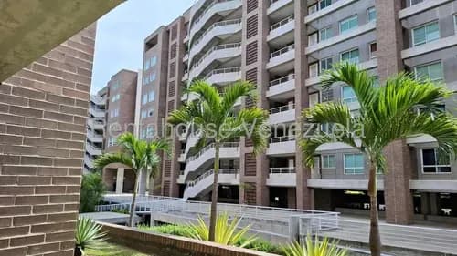 Ma - Apartamento En Venta En La Urb. Escampaderos, Amplia Terraza - 26-19994