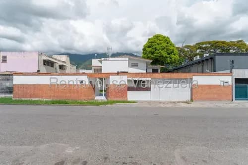 Casa En Venta En Chuao Para Remodelar Comercial Caracas